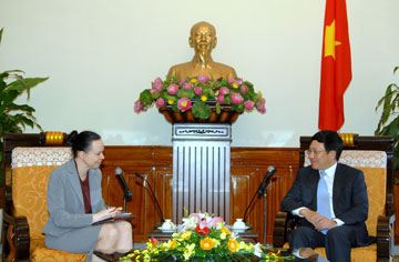 Phó Thủ tướng, Bộ trưởng Phạm Bình Minh tiếp Đại sứ Ba Lan chào xã giao